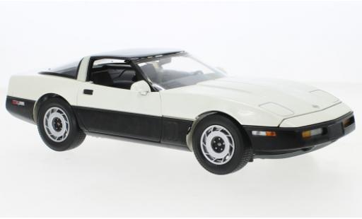 Modellautos Chevrolet Corvette 1/18 Greenlight (C4) metallise weiss/schwarz 1986 Chevrolet Corvette 1/18 Greenlight (C4) metallise weiss/schwarz 1986 modellautos