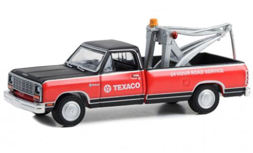 Modellautos Dodge RAM 1/64 Greenlight D-100 royal SE Texaco 1983 Dodge RAM 1/64 Greenlight D-100 royal SE Texaco 1983 modellautos