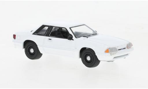 Modellautos Ford Mustang 1/64 Greenlight SSP weiss 1987 Ford Mustang 1/64 Greenlight SSP weiss 1987 modellautos
