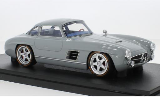 Modellautos Mercedes CLA 1/18 GT Spirit S-Klub Gullwing gris clair 2021 Mercedes CLA 1/18 GT Spirit S-Klub Gullwing gris clair 2021 modellautos