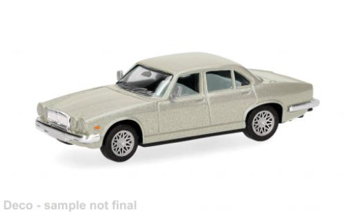 Modellautos Jaguar XJ 1/87 Herpa Series III beige 1979 1:87 Jaguar XJ 1/87 Herpa Series III beige 1979 1:87 modellautos