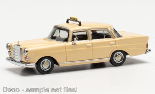 Mercedes 200 1/87 Herpa (W110) Taxi (D) modellautos