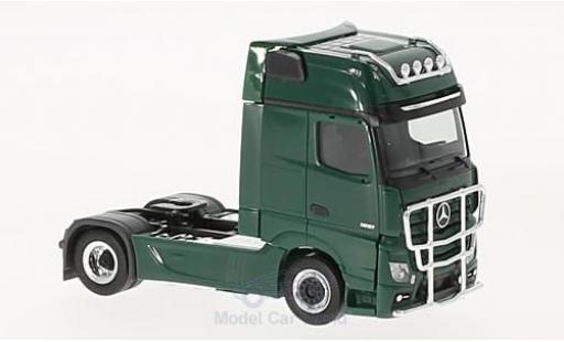Modellautos Mercedes Actros 1/87 Herpa Gigaspace Zugmaschine grün 2011 mit Lampenbügel & Rammschutz Mercedes Actros 1/87 Herpa Gigaspace Zugmaschine grün 2011 mit Lampenbügel & Rammschutz modellautos