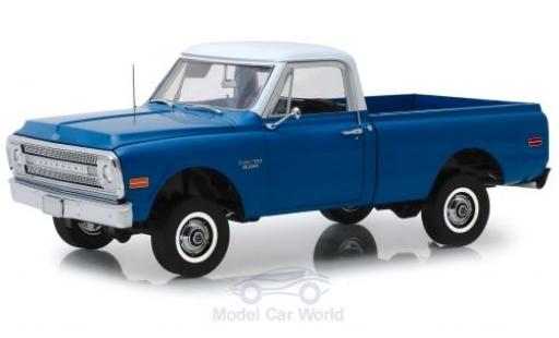 Modellautos Chevrolet C-10 1/18 Highway 61 Pick Up blau/weiss 1970 with Lift Kit Chevrolet C-10 1/18 Highway 61 Pick Up blau/weiss 1970 with Lift Kit modellautos