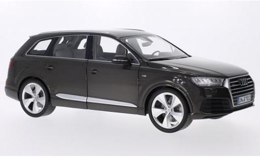Modellautos Audi Q7 1/18 Minichamps mettalic braun Audi Q7 1/18 Minichamps mettalic braun modellautos