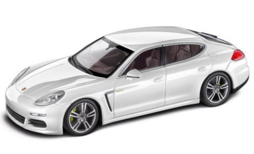 Modellautos Porsche Panamera e-hybrid 1/43 Minichamps S e-hybrid (970) weiss 2013 Facelift Porsche Panamera e-hybrid 1/43 Minichamps S e-hybrid (970) weiss 2013 Facelift modellautos