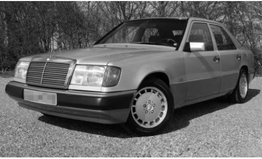 Mercedes 230 1/18 I Norev E (W124) metallise beige 1:18 modellautos