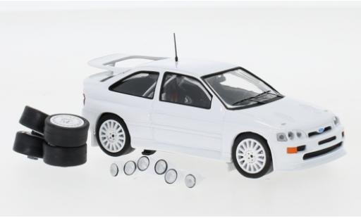 Modellautos Ford Escort 1/43 IXO RS Cosworth weiss 1994 Plain Body Version y compris les 4 Ersatzräder et extra Scheinwerfer Ford Escort 1/43 IXO RS Cosworth weiss 1994 Plain Body Version y compris les 4 Ersatzräder et extra Scheinwerfer modellautos