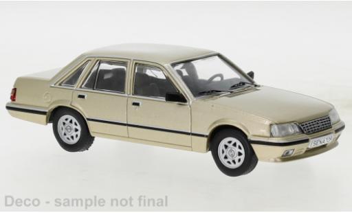 Modellautos Opel Senator 1/43 IXO A2 metallise beige clair 1983 Opel Senator 1/43 IXO A2 metallise beige clair 1983 modellautos