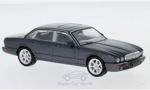 Modellautos Jaguar XJ 1/43 IXO 8 (X308) mettalic grau RHD 1998 Jaguar XJ 1/43 IXO 8 (X308) mettalic grau RHD 1998 modellautos