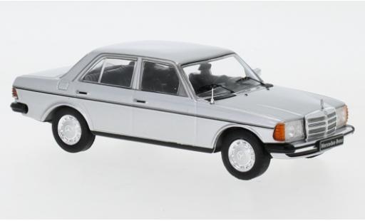 Modellautos Mercedes 200 1/43 IXO D (W123) silber 1976 Mercedes 200 1/43 IXO D (W123) silber 1976 modellautos