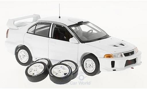 Modellautos Mitsubishi Lancer 1/43 IXO EVO V matt-weiss 1998 Plain Body Version inklusive 4 Ersatzräder Mitsubishi Lancer 1/43 IXO EVO V matt-weiss 1998 Plain Body Version inklusive 4 Ersatzräder modellautos