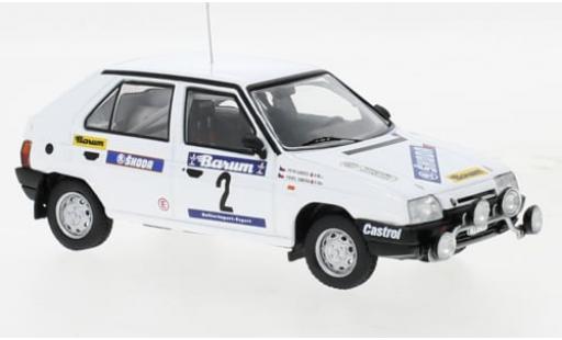 Skoda Favorit 1/43 IXO 136L No.2 Rallye Vala&scaron;ska&aacute; Zima 1989 1:43 modellautos