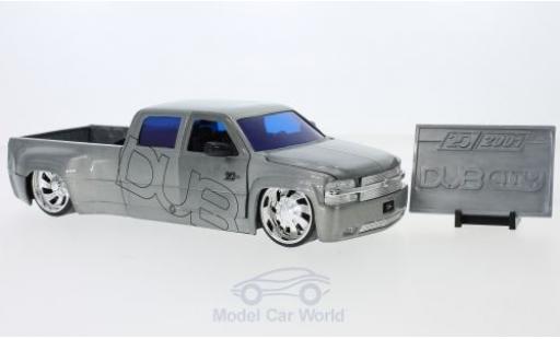 Modellautos Chevrolet Silverado 1/24 Jada Toys Dooley silber 1999 Chevrolet Silverado 1/24 Jada Toys Dooley silber 1999 modellautos
