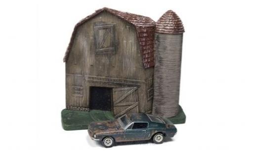 Modellautos Ford Mustang 1/64 Johnny Lightning GT Fastback grün 1968 Barn Finds Series 4 Diorama mit Witterungsspuren Ford Mustang 1/64 Johnny Lightning GT Fastback grün 1968 Barn Finds Series 4 Diorama mit Witterungsspuren modellautos