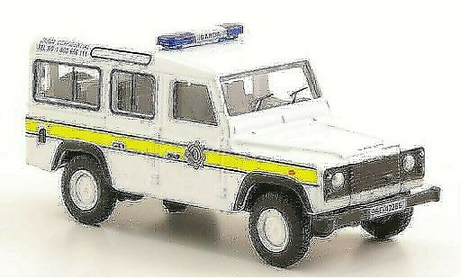 Land Rover Defender Base 1/76 Oxford Station Wagon Garda Confidential modellautos
