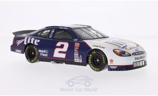 Modellautos Ford Taurus 1/24 Lionel Racing No.2 Miller Lite Nascar 2000 inklusive Podest mit Leitplanke R.Wallace Ford Taurus 1/24 Lionel Racing No.2 Miller Lite Nascar 2000 inklusive Podest mit Leitplanke R.Wallace modellautos