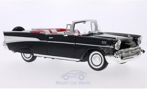 Modellautos Chevrolet Bel Air 1957 1/18 Lucky Die Cast Cabrio schwarz/weiss 1957 Chevrolet Bel Air 1957 1/18 Lucky Die Cast Cabrio schwarz/weiss 1957 modellautos