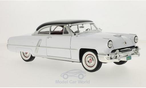 Modellautos Lincoln Capri 1/18 Lucky Die Cast weiss/schwarz 1952 Lincoln Capri 1/18 Lucky Die Cast weiss/schwarz 1952 modellautos