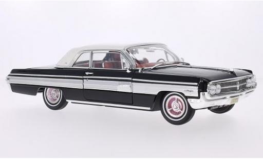 Oldsmobile Starfire 1/18 Lucky Die Cast Hardtop schwarz/weiss 1962 modellautos