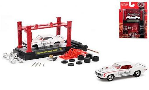 Modellautos Chevrolet Camaro 1/64 M2 Machines RS/SS weiss Edelbrock 1969 Model-Kit Kit y compris les 4 Ersatzrädern Chevrolet Camaro 1/64 M2 Machines RS/SS weiss Edelbrock 1969 Model-Kit Kit y compris les 4 Ersatzrädern modellautos