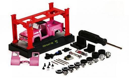 Modellautos Ford F-1 1/64 M2 Machines 00 Tuning mettalic rosa/schwarz 1956 Model-Kit Kit y compris les Hebebühne et 4 Ersatzrädern Ford F-1 1/64 M2 Machines 00 Tuning mettalic rosa/schwarz 1956 Model-Kit Kit y compris les Hebebühne et 4 Ersatzrädern modellautos