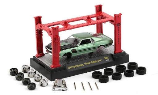 Modellautos Ford Mustang 1/64 M2 Machines mettalic grün/matt-schwarz 1970 Foose Gambler 514 avec Hebebühne et 2 Radsätzen Ford Mustang 1/64 M2 Machines mettalic grün/matt-schwarz 1970 Foose Gambler 514 avec Hebebühne et 2 Radsätzen modellautos
