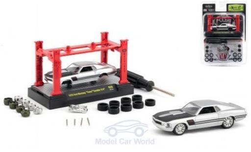 Modellautos Ford Mustang 1970 1/64 M2 Machines silber/schwarz Foose Gamble 514 1970 Model-Kit Bausatz inklusive 4 Ersatzrädern Ford Mustang 1970 1/64 M2 Machines silber/schwarz Foose Gamble 514 1970 Model-Kit Bausatz inklusive 4 Ersatzrädern modellautos