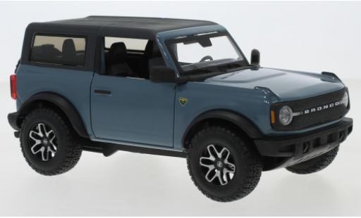 Modellautos Ford Bronco 1/24 Maisto Badlands blau/matt-schwarz 2021 Ford Bronco 1/24 Maisto Badlands blau/matt-schwarz 2021 modellautos