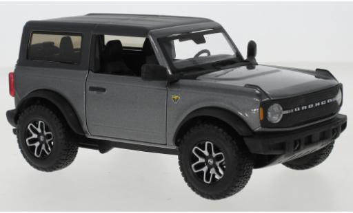 Modellautos Ford Bronco 1/24 Maisto Badlands mettalic grau/matt-schwarz 2021 Ford Bronco 1/24 Maisto Badlands mettalic grau/matt-schwarz 2021 modellautos