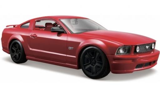 Modellautos Ford Mustang 1/24 Maisto GT mettalic rot 2006 noir jantes Ford Mustang 1/24 Maisto GT mettalic rot 2006 noir jantes modellautos