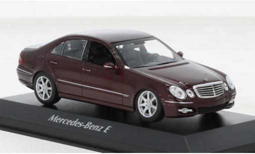 Mercedes Classe E 1/43 Maxichamps (W211) metallise rot 2006 modellautos