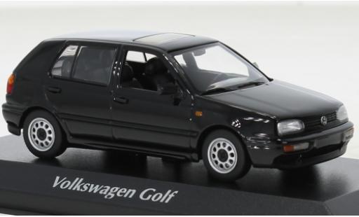 Volkswagen Golf 1/43 Maxichamps schwarz 1997 modellautos