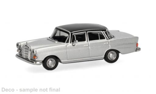 Mercedes 200 1/87 Herpa Heckflosse silber/schwarz 1:87 modellautos