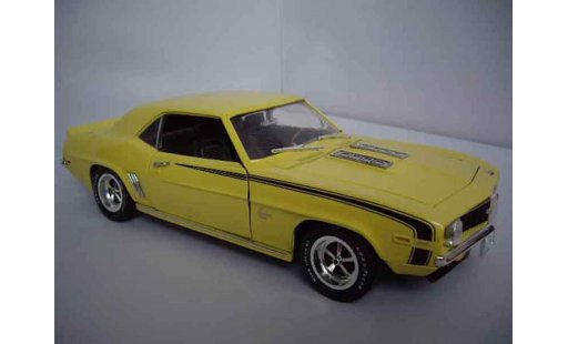 Chevrolet Camaro SS 1/18 Ertl 396 1969 gelb modellautos