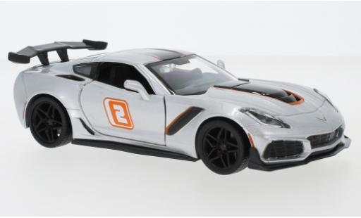 Modellautos Chevrolet Corvette 1/24 Motormax C7 ZR1 silber/Dekor 2019 No.2 Chevrolet Corvette 1/24 Motormax C7 ZR1 silber/Dekor 2019 No.2 modellautos