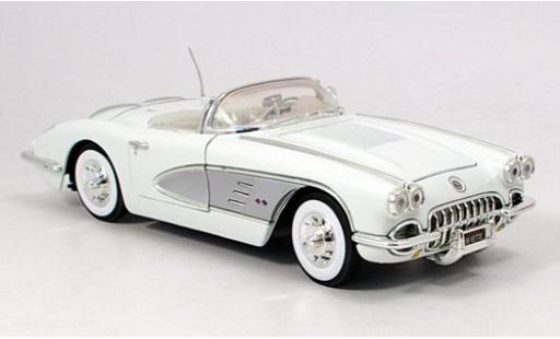 Modellautos Chevrolet Corvette 1/18 Motormax weiss/silber 1958 Chevrolet Corvette 1/18 Motormax weiss/silber 1958 modellautos
