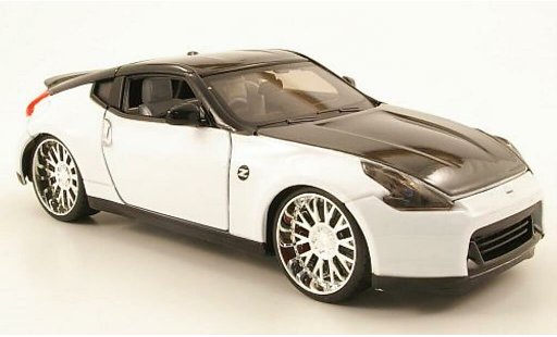 Nissan 370Z Base 1/24 Maisto weiss/schwarz Tuningversion 2009 modellautos