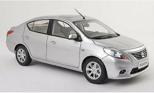 Nissan Sunny Base 1/18 Paudi grau 2010 modellautos