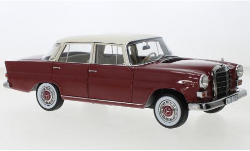 Modellautos Mercedes CLA 1/18 Norev 200 (W110) rouge foncé/beige clair 1966 Mercedes CLA 1/18 Norev 200 (W110) rouge foncé/beige clair 1966 modellautos