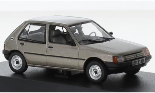 Modellautos Peugeot 205 1/43 Norev GL metallise brun clair 1988 Peugeot 205 1/43 Norev GL metallise brun clair 1988 modellautos