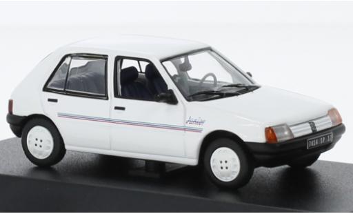 Modellautos Peugeot 205 1/43 Norev Junior blanche 1988 Peugeot 205 1/43 Norev Junior blanche 1988 modellautos