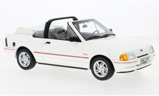 Modellautos Ford Escort 1/18 Ottomobile MK IV XR3i cabriolet blanche 1986 Ford Escort 1/18 Ottomobile MK IV XR3i cabriolet blanche 1986 modellautos