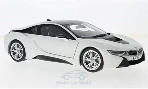 Modellautos Bmw i8 1/18 Paragon mettalic weiss/grau Bmw i8 1/18 Paragon mettalic weiss/grau modellautos