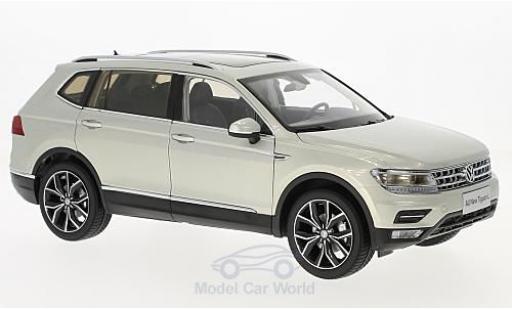 Modellautos Volkswagen Tiguan 1/18 Paudi L silber 2017 Volkswagen Tiguan 1/18 Paudi L silber 2017 modellautos