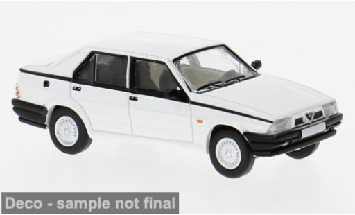 Modellautos Alfa Romeo 75 1/87 PCX87 weiss 1988 1:87 Alfa Romeo 75 1/87 PCX87 weiss 1988 1:87 modellautos