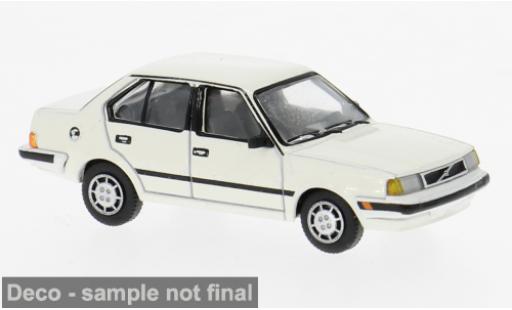 Volvo 360 1/87 PCX87 weiss 1985 1:87 modellautos