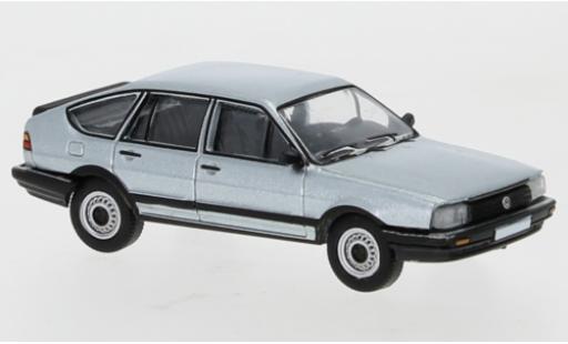 Modellautos Volkswagen Passat 1/87 PCX87 B2 silber 1985 Volkswagen Passat 1/87 PCX87 B2 silber 1985 modellautos