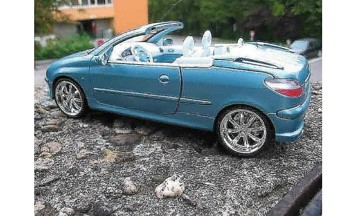 Peugeot 206 CC 1/18 Solido blau jantes chromees modellautos