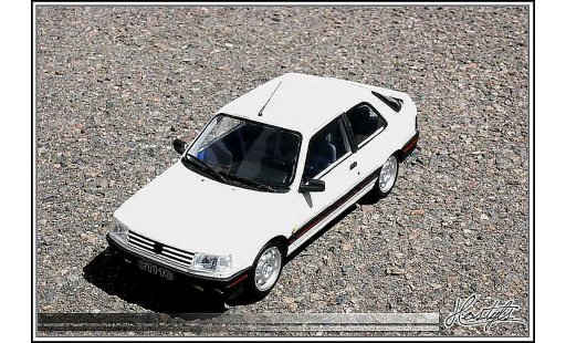 Peugeot 309 GTI 16 1/18 Ottomobile soupapes weiss modellautos